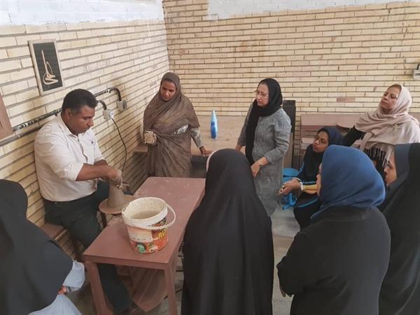 اولین دوره کلاس های سفالگری در میناب برگزار می شود اولین دوره کلاس های سفالگری در میناب برگزار می گردد