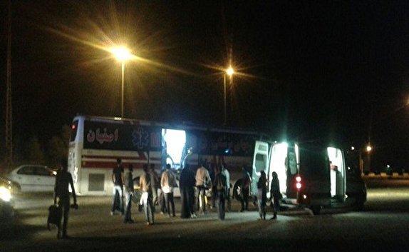 واژگونی اتوبوس در محور اصفهان یزد تصاویر واژگونی اتوبوس در محور اصفهان یزد