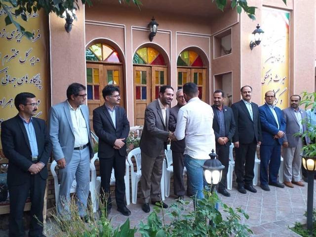تجلیل از راهنمایان گردشگری و پژوهشگران حوزه مرمت در شهر تجلیل از راهنمایان گردشگری و پژوهشگران حوزه مرمت در شهر نراق