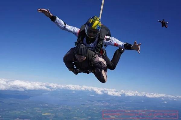 لحظه سقوط آزاد مادربزرگ 103 ساله از ارتفاع 5000 متری
